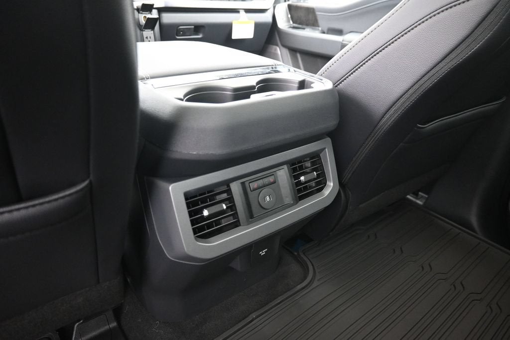 2027 Ford F-350SD Lariat DRW