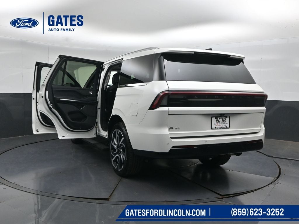 2027 Lincoln Navigator Reserve