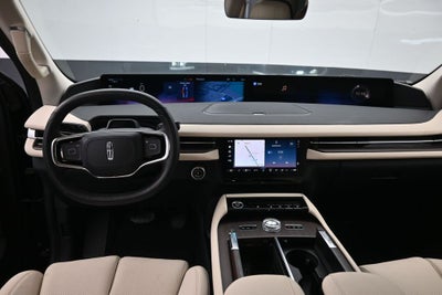2027 Lincoln Navigator Premiere