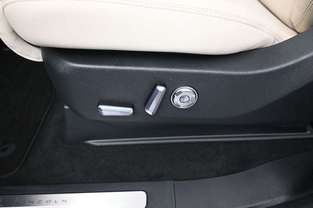 2027 Lincoln Navigator Premiere