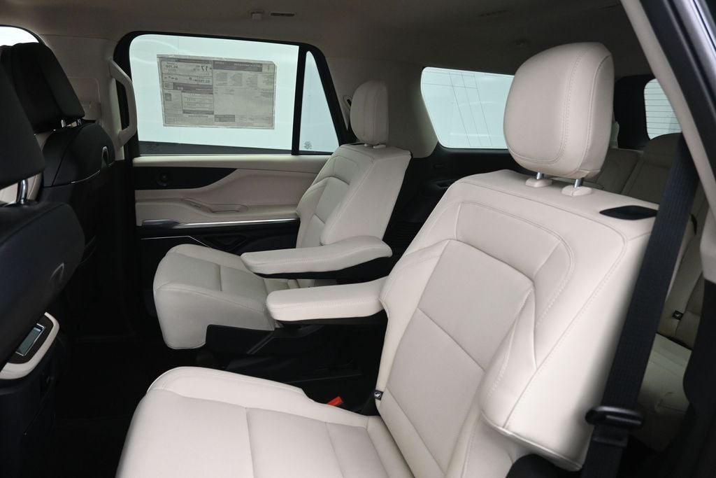 2027 Lincoln Navigator Premiere