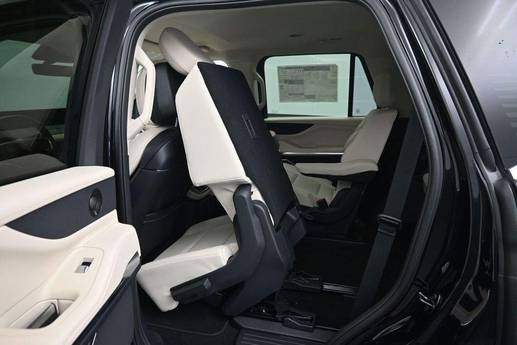 2027 Lincoln Navigator Premiere