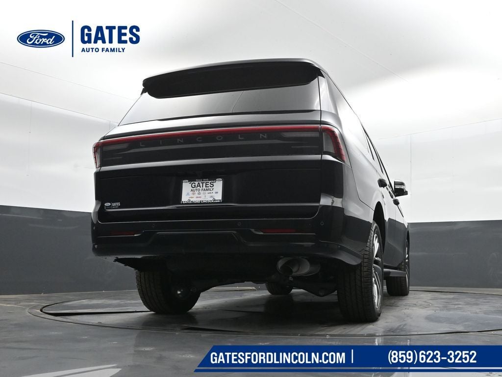 2027 Lincoln Navigator Premiere