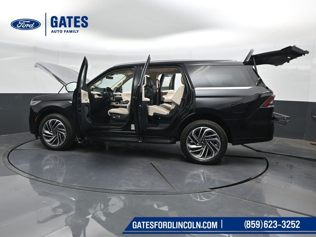 2027 Lincoln Navigator Premiere