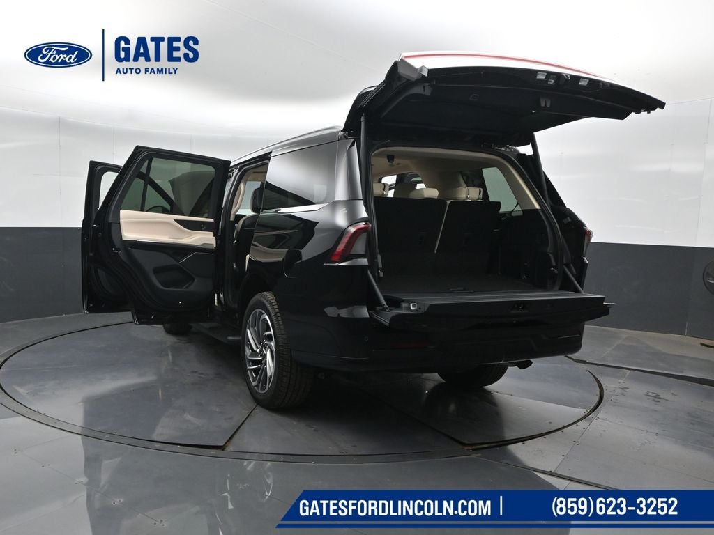 2027 Lincoln Navigator Premiere