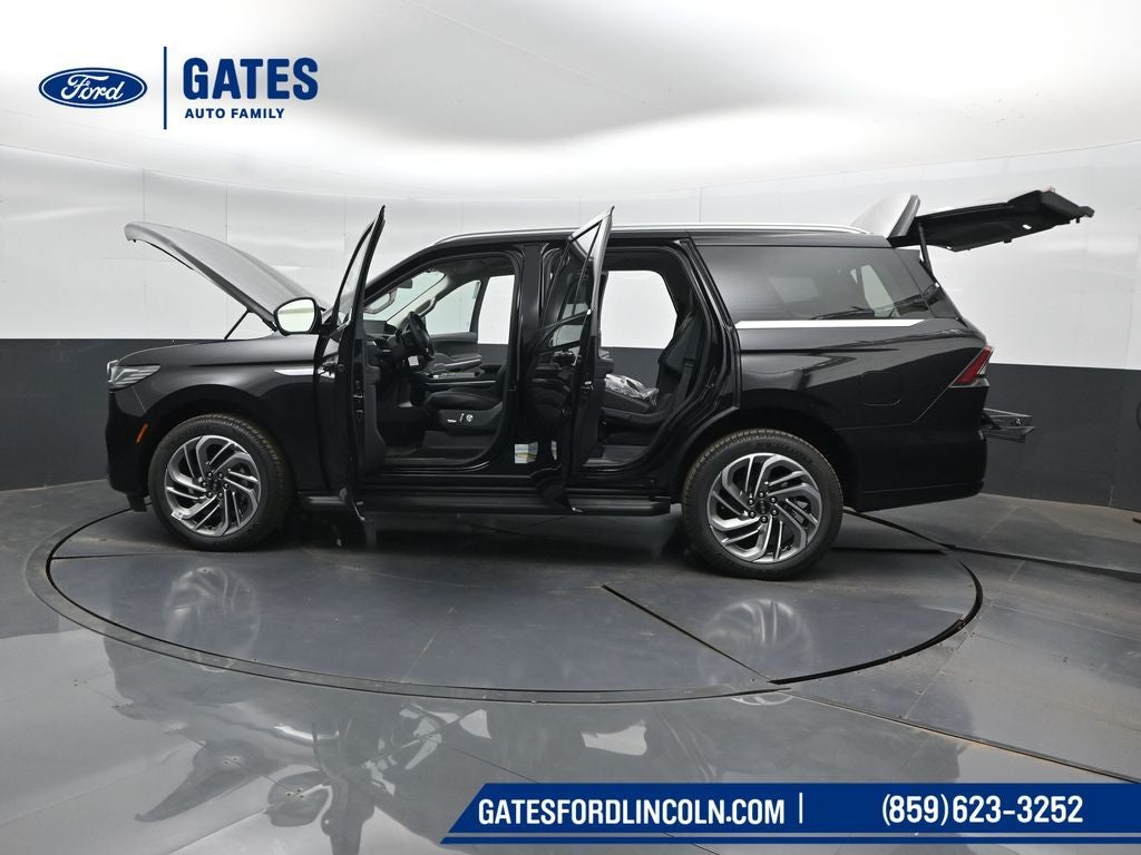 2027 Lincoln Navigator Premiere