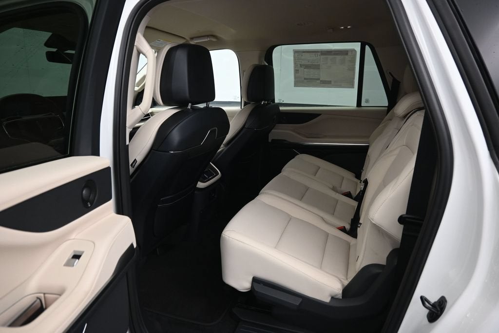 2027 Lincoln Navigator L Premiere