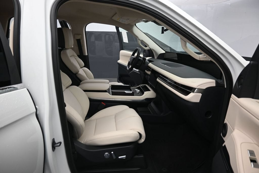2027 Lincoln Navigator L Premiere