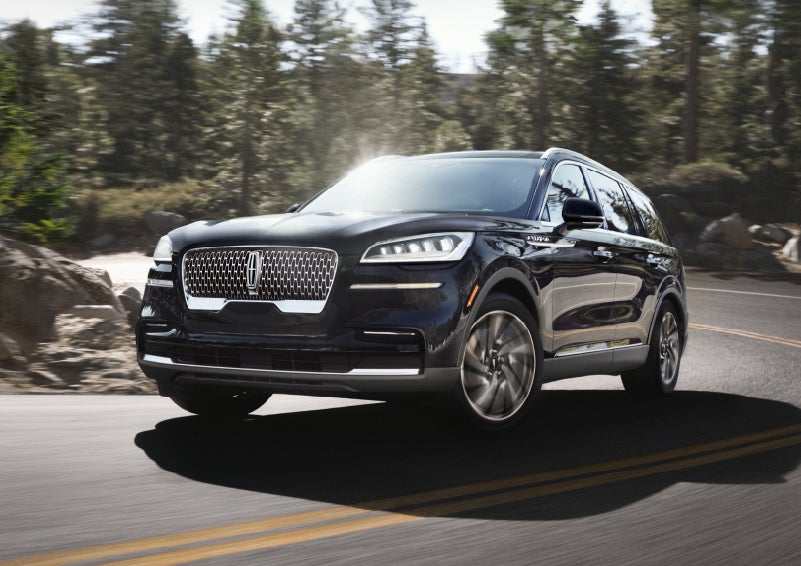 A Lincoln Aviator® SUV is being driven on a winding mountain road | Gates Ford Lincoln in Richmond KY