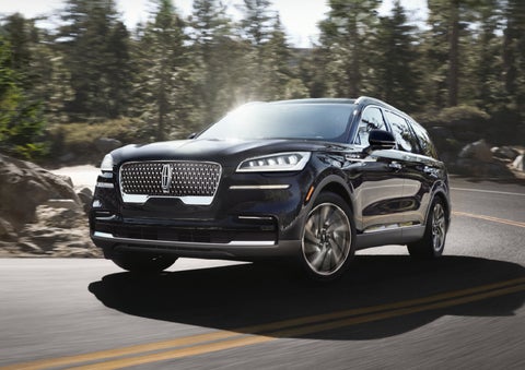 A Lincoln Aviator® SUV is being driven on a winding mountain road | Gates Ford Lincoln in Richmond KY