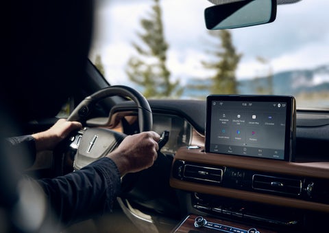 The center touch screen in a 2024 Lincoln Aviator® SUV is shown | Gates Ford Lincoln in Richmond KY