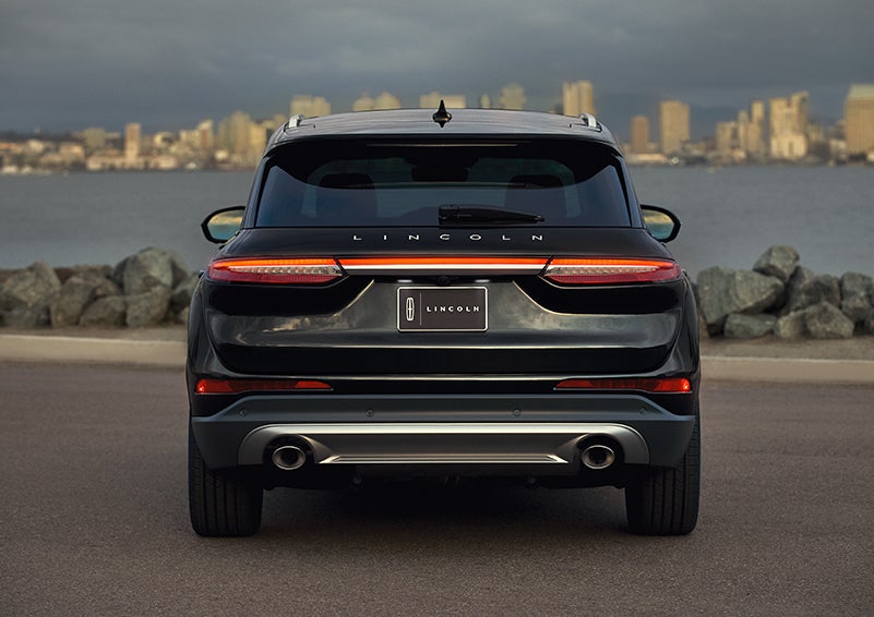 The rear lighting of the 2024 Lincoln Corsair® SUV spans the entire width of the vehicle. | Gates Ford Lincoln in Richmond KY