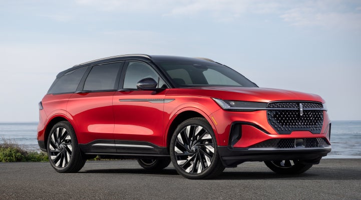 A 2024 Lincoln Nautilus® Reserve model is shown with the stylish available Jet Appearance Package. | Gates Ford Lincoln in Richmond KY