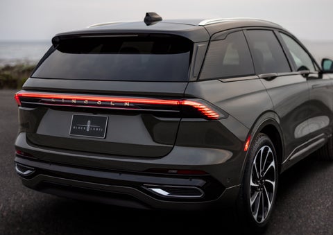 The rear of a 2024 Lincoln Black Label Nautilus® SUV displays full LED rear lighting. | Gates Ford Lincoln in Richmond KY