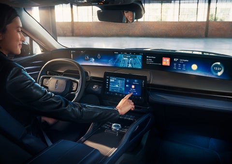 The driver of a 2024 Lincoln Nautilus® SUV interacts with the center touchscreen. | Gates Ford Lincoln in Richmond KY