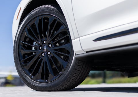 A stylish 20-inch black aluminum wheel of the available Jet Appearance Package is shown. | Gates Ford Lincoln in Richmond KY